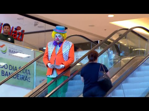 نهاية مأساوية لمهرج ألقى فطيرة على وجه سيدة