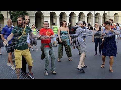 فيديو احتجاج على تشييد المجر سياجًا على الحدود مع صربيا