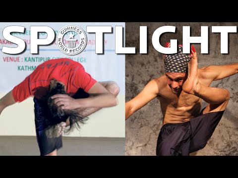 شاهد نيبالي يركل رأسه بقدمه 134 مرة في الدقيقة