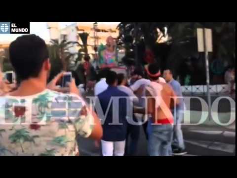 بالفيديو هيجواين يُمارس البلطجة بشجارعنيف