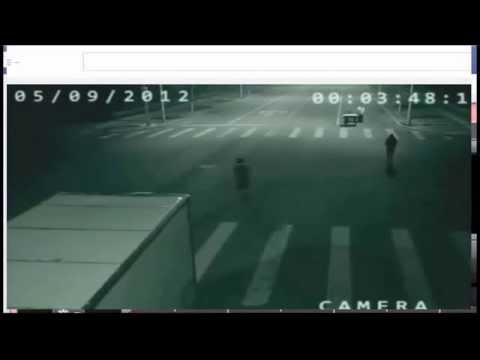 شاهد رجل ينجو من الموت بأعجوبة