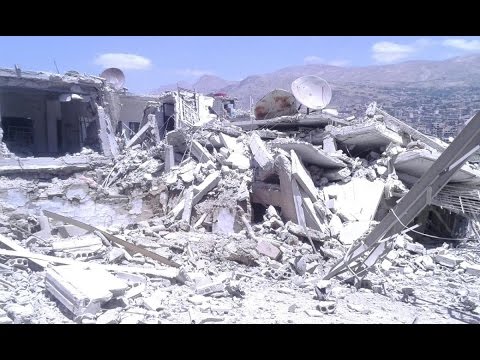 شاهدقوات النظام تقصف الزبداني بحوالي 750 برميل متفجر