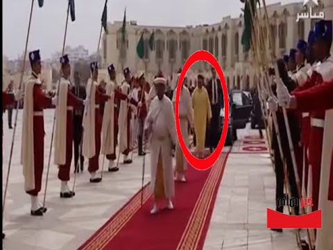 شاهد لحظة وصول الملك محمد السادس إلى مسجد الحسن