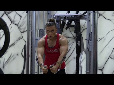 بالفيديو هيفاء تحدت العادات والتقاليد لتصبح أقوى امرأة