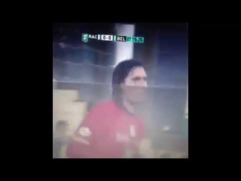 بالفيديو حارس يأكل ساندويتش داخل الملعب