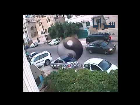 بالفيديو لحظة سرقة لوحة سيارة خلال وضح النهار