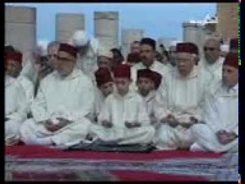 ولي العهد المغربي يترأس صلاة الاستسقاء