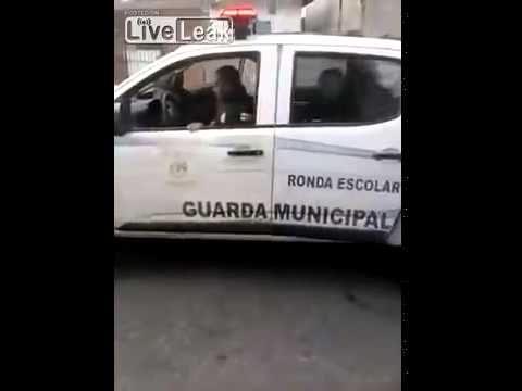 شاهد لص برازيلى يهرب من الشرطة بطريقة كوميدية