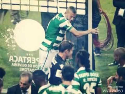 شاهد سليماني ينفعل بعد رشه بالخمر احتفالا بـالسوبر