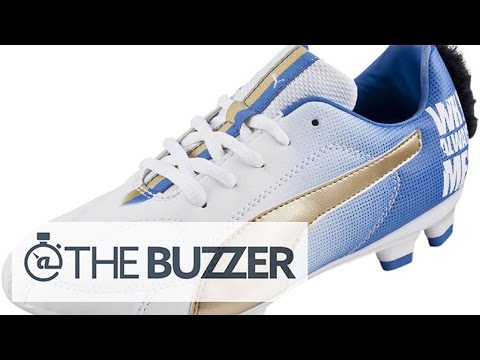 شاهد تسريحة بالوتيلي تكسو حذاءه الجديد للأطفال