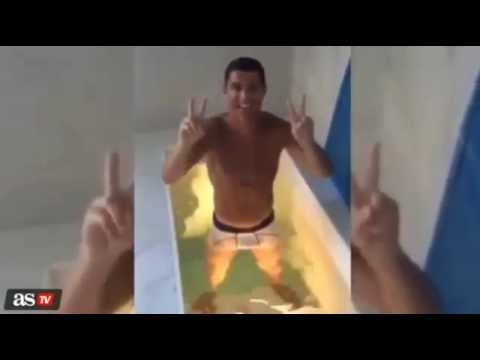 شاهد رونالدو يعالج عضلات جسده بالماء المثلج