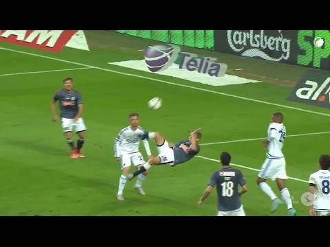 شاهد خلفية مزدوجة أثناء الطيران في الدوري الدنمركي