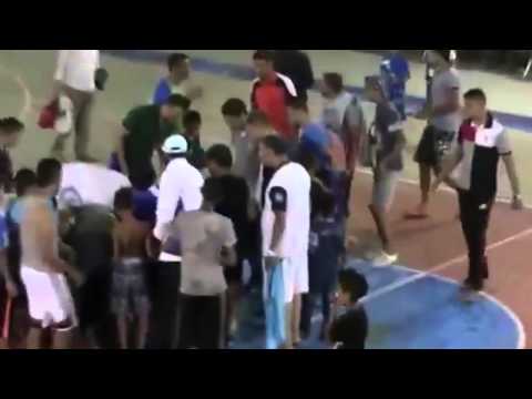 شاهد مذيع مغربي شاب يسقط ميتًا على الهواء مباشرة