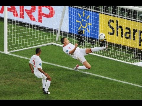 مدافعون ينقذون أهداف من خط المرمى