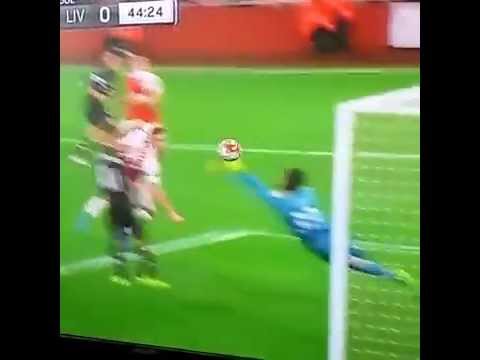 أسباب تجعل آرسنال يدين بالفضل لحارس مرماه