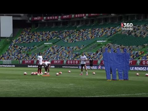 رونالدو يسجل ركلة حرة مباشرة في طريقة رائعة