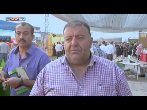 مهرجان للعنب في مدينة الخليل