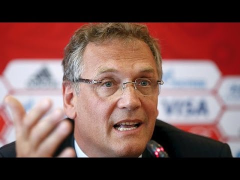 شاهد إقالة الأمين العام للاتحاد الدولي لكرة القدم