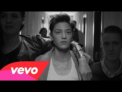 شاهد ليدي جاجا تتبرع بأرباح كليبها لضحايا الاعتداء الجنسي