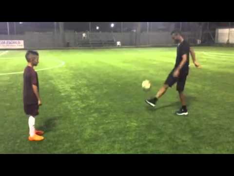 شاهد طفل يبهر ؤ كول بمهاراته الكروية