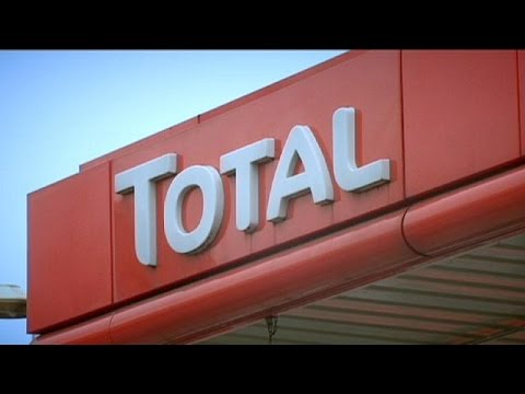 شاهد توتال تقرر خفض استثماراتها ع بـ50  في آفاق 2017