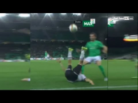 شاهد أغرب تمريرة في عالم الساحرة المستديرة