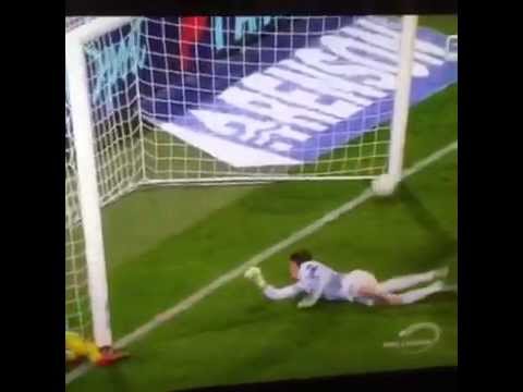 شاهد لاعب بلجيكي يُهدر فرصة غريبة على خط المرمى