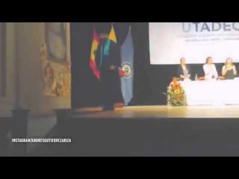 طالب كولومبي يحتفل بتخرجه في الجامعة