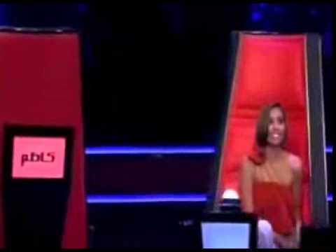 شاهد شيرين تخلع حذائها لمتسابق جزائري