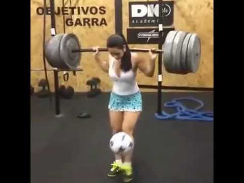 تستعرض مهارتها فى كرة القدم أثناء رفعها الأثقال