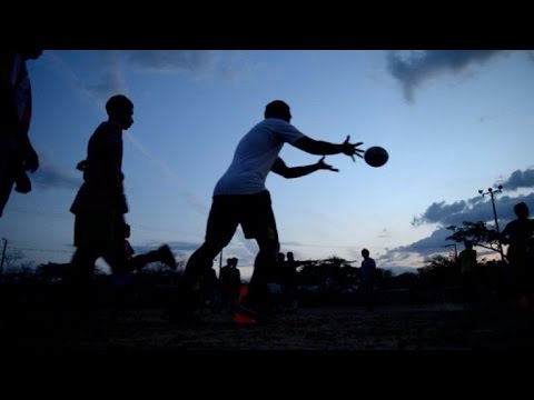 شاهد رياضة الركبي متنفس للعنف في أحياء كولومبيا الفقيرة