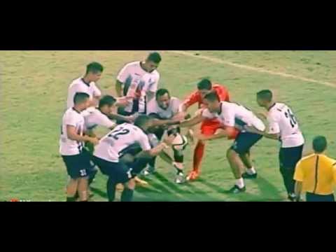 شاهد لاعب يسحر للكرة احتفالًا بتسجيله هدفها