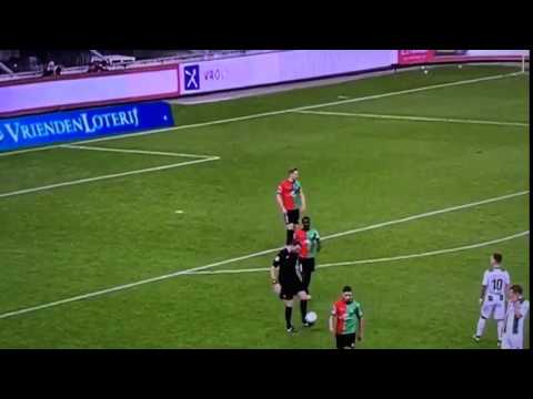 شاهد حكم يتحول إلى لاعب كرة قدم بعد انتهاء المباراة