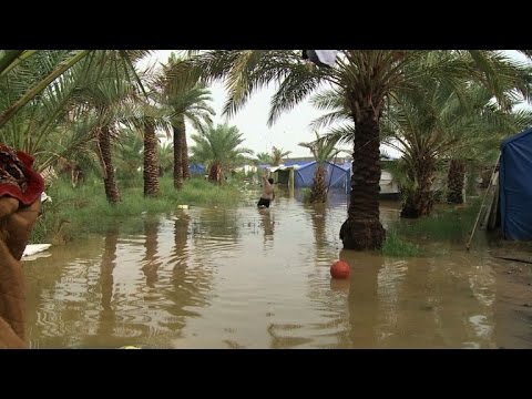 شاهد إجلاء آلاف النازحين العراقيين بسبب الفيضانات