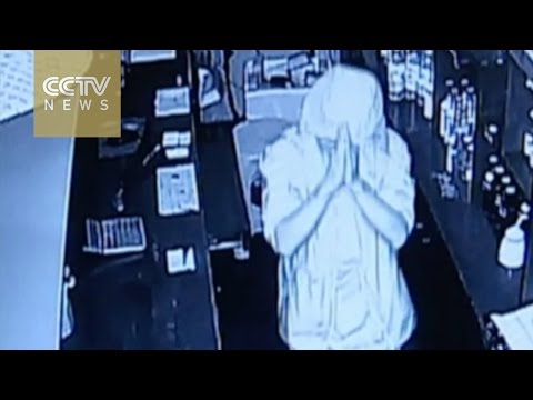 شاهد لص يحيى صاحب المحل قبل سرقة مطعمه