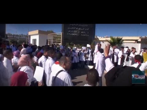 شاهد الأساتذة المتدربون يحتجون ضد وزارة بلمختار