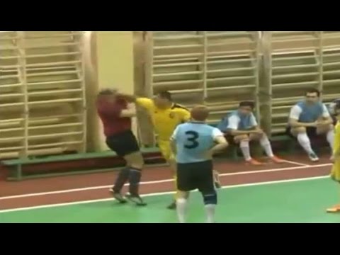 لاعب روسى يستحق درجة “بلطجى” فى كرة قدم الصالات