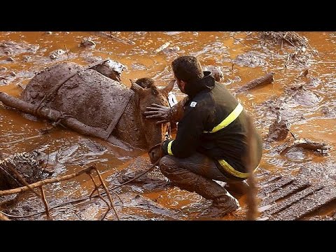 قتيلان على الأقل وثمانية وعشرون مفقودًا في انهيار أرضي