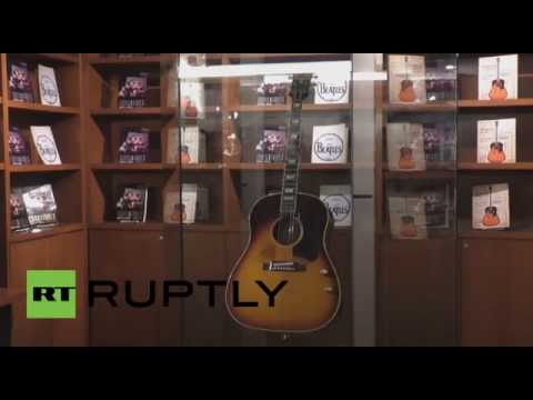 جيتار مسروق من جون لينون يباع بـ24 مليون دولار