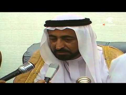 شاهد لقطات لحاكم الشارقة في افتتاح معرض الشارقة الدولي للكتاب عام 1989