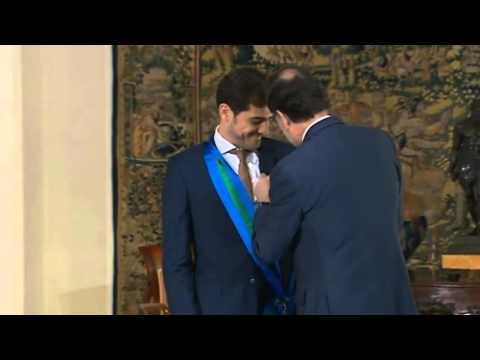 شاهد كاسياس يحصل على أعلى وسام رياضي في إسبانيا