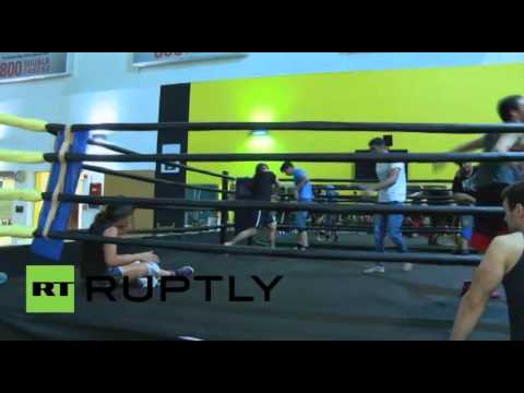 شاهد لبنانية أول عربية في حلبات المصارعة