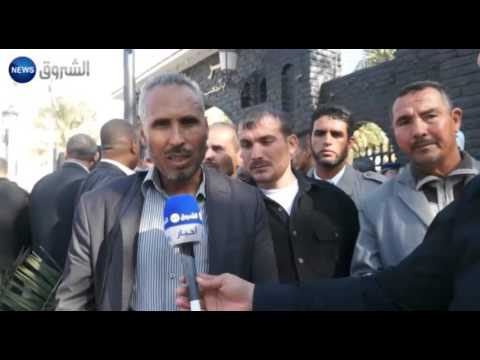 شاهد أساتذة وعمال قطاع التربية يغلقون مقر ولاية المسيلة