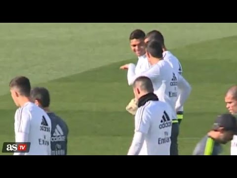 شاهد لاعبو الريال يسخرون من طريقة جري رونالدو