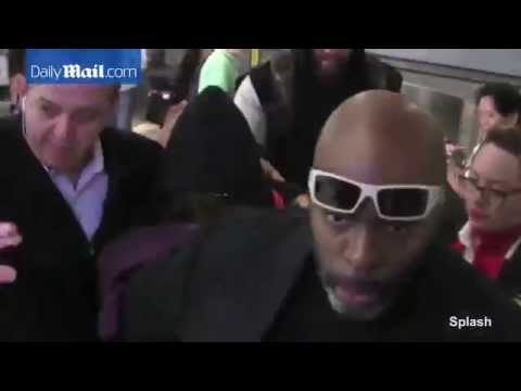 روندا روزي ترفض الكشف عن وجهها في المطار