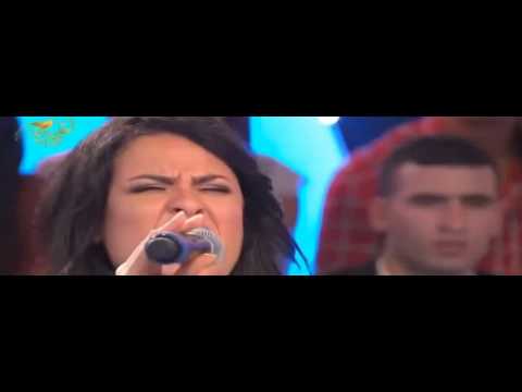 شاهد فاطمة الزهراء تقدّم وصلة رائعة من الغناء