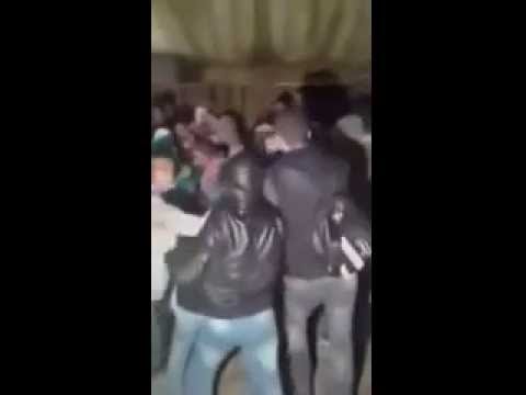 شاهد بلطجية يعتدون على عريس بالسيوف