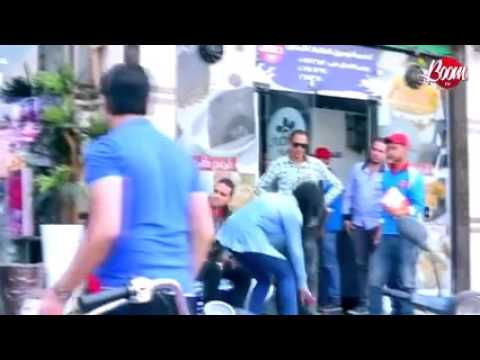 شاهد ردة فعل المارة عندما تضرب امرأة رجلًا في الشارع والعكس