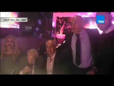 حسام حسن فى موقف إنسانى مع طارق سليم بحفل الأهلى بالأهرامات