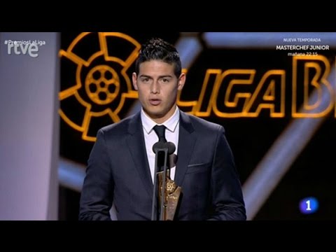 شاهد رودريغيز يتفوق على أنيستا ويتوج بلقب أفضل لاعب وسط